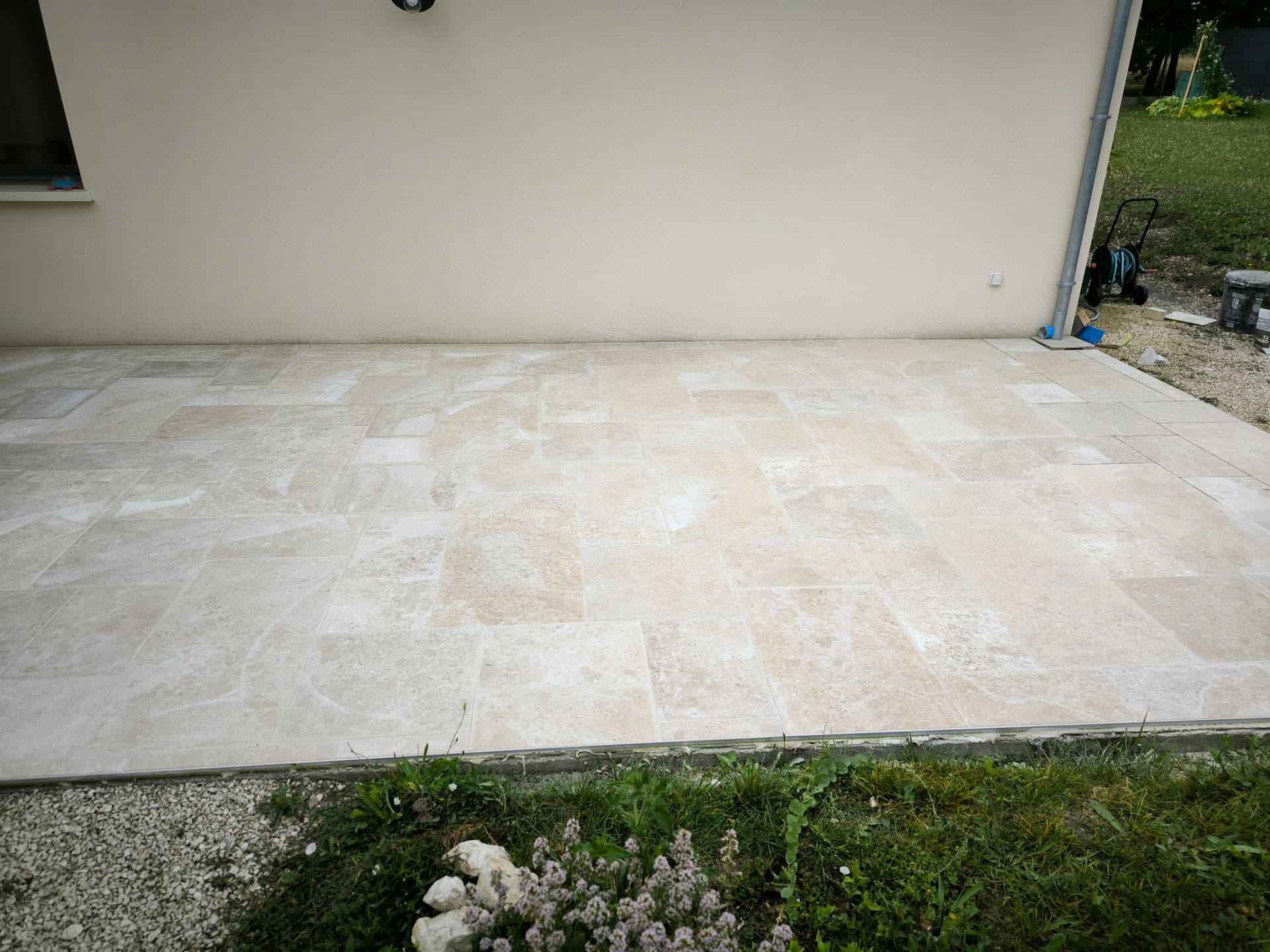 Création d'une terrasse en carrelage